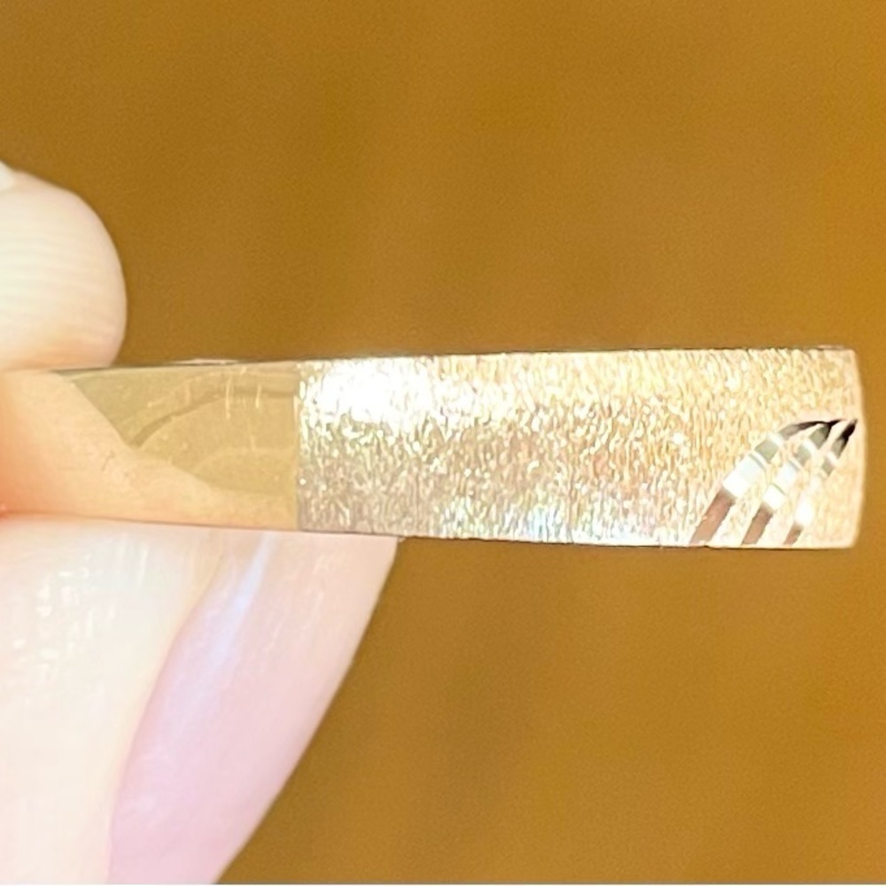 Thick 5mm 10k solid yellow gold diamond accent men’s wedding band matte ring - Picture 8 of 9